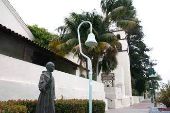Statue, El Camino Real bell, Chruch