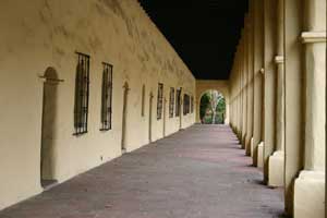 Convento Colonnade