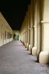Convento Colonnade